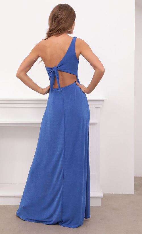 Picture London Shoulder Maxi in Klein Blue. Source: https://media.lucyinthesky.com/data/Apr21_1/500xAUTO/1V9A3907.JPG