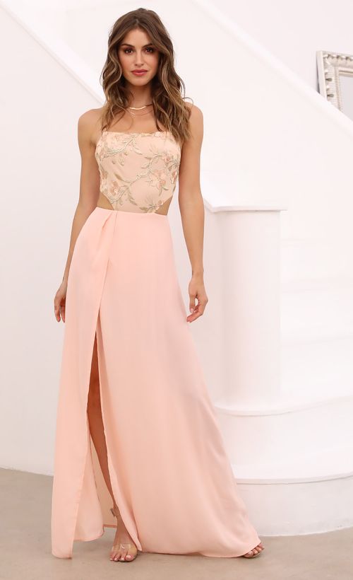 Picture Paris Maxi In Peach. Source: https://media.lucyinthesky.com/data/Apr21_1/500xAUTO/1V9A3917.JPG