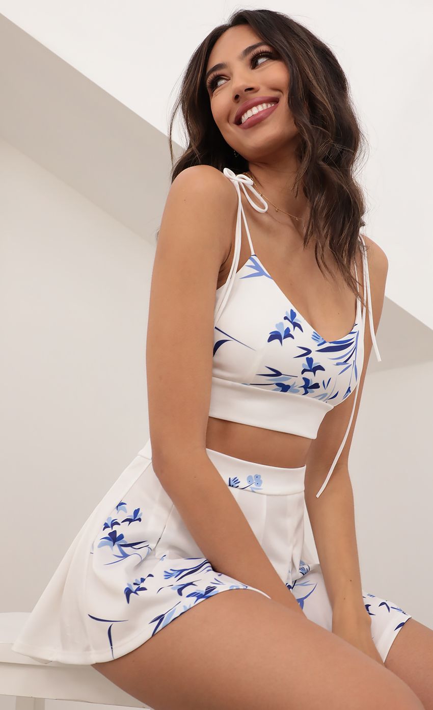Picture Heather Two Piece Set in Blue Floral. Source: https://media.lucyinthesky.com/data/Apr21_2/850xAUTO/AT2A5277.JPG