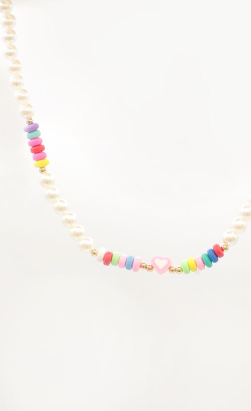 Picture Ocean Breeze Necklace in White Multi. Source: https://media.lucyinthesky.com/data/Apr22_2/500xAUTO/1J7A2016-21.JPG