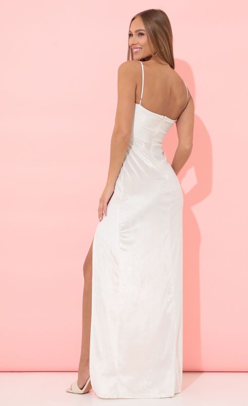 Picture Nola Maxi Dress in White. Source: https://media.lucyinthesky.com/data/Apr22_2/500xAUTO/1V9A0943.JPG