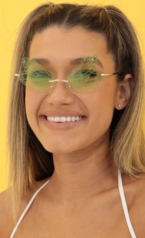 Picture Firefly Sunglasses in Green. Source: https://media.lucyinthesky.com/data/Apr22_2/500xAUTO/1V9A1910.JPG