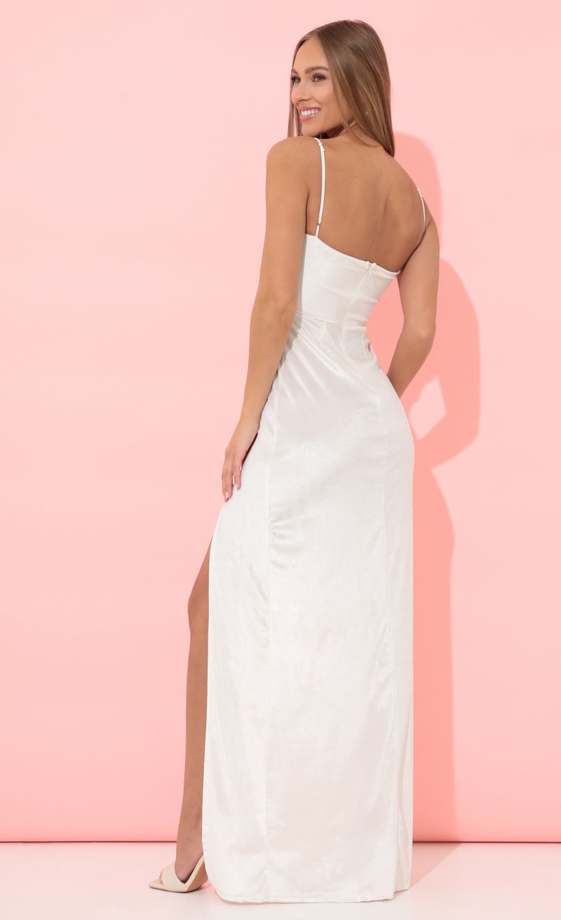 Picture Nola Maxi Dress in White. Source: https://media.lucyinthesky.com/data/Apr22_2/800xAUTO/1V9A0943.JPG