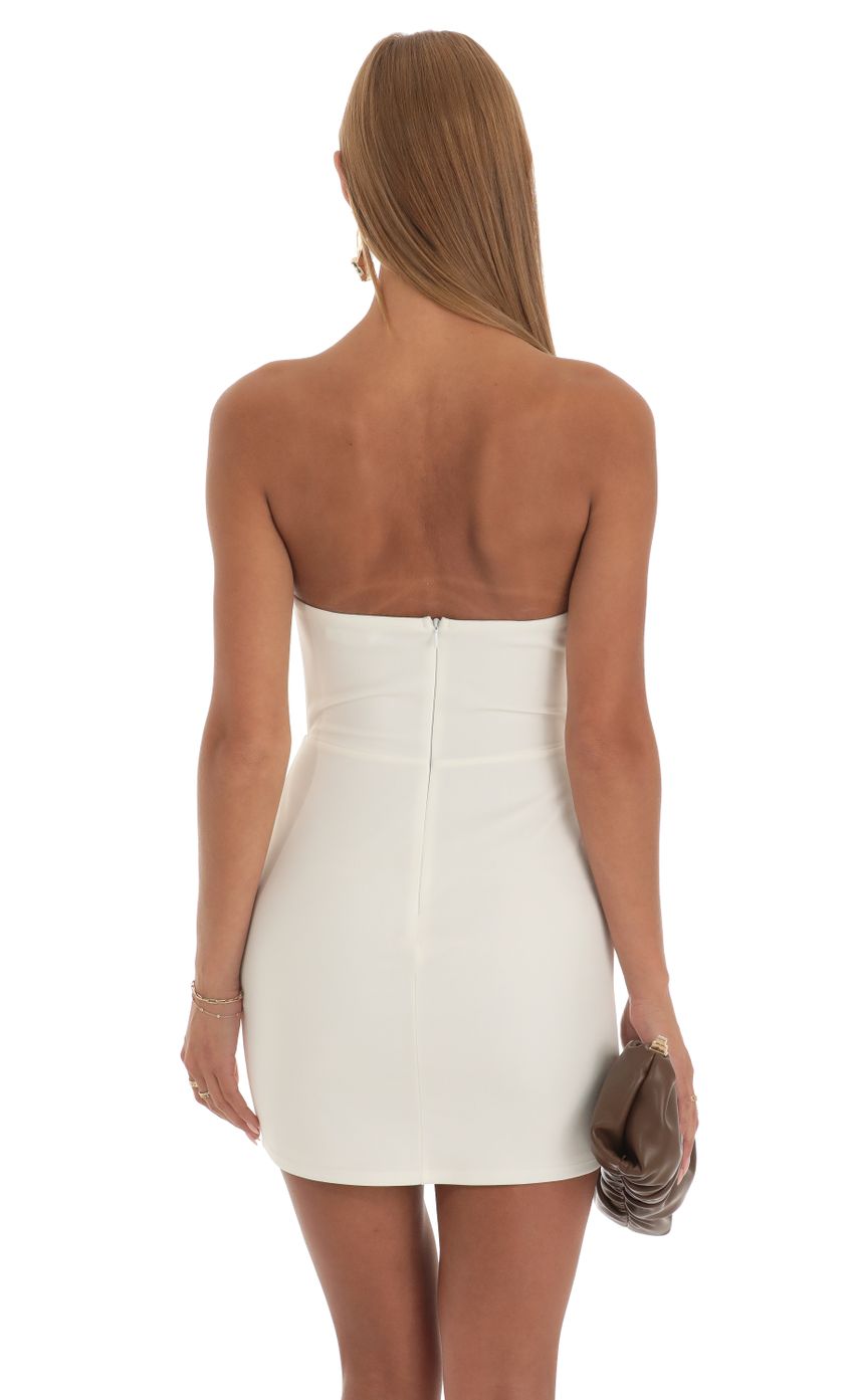 Picture Branca Strapless Corset Dress in White. Source: https://media.lucyinthesky.com/data/Apr23/850xAUTO/be83a5b7-9e0b-4e4b-90ba-d558a9e5a6ff.jpg