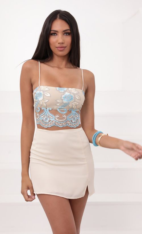 Picture Roma Set in Beige and Aqua. Source: https://media.lucyinthesky.com/data/Aug20_1/500xAUTO/781A1318.JPG