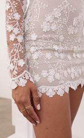Picture thumb Gertrude Strapless Lace Dress in White. Source: https://media.lucyinthesky.com/data/Aug21_2/170xAUTO/1V9A0952.JPG