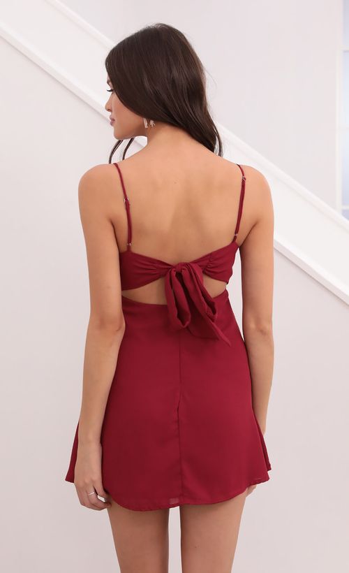 Picture Aurelie Dress in Burgandy. Source: https://media.lucyinthesky.com/data/Aug21_2/500xAUTO/1V9A9769.JPG