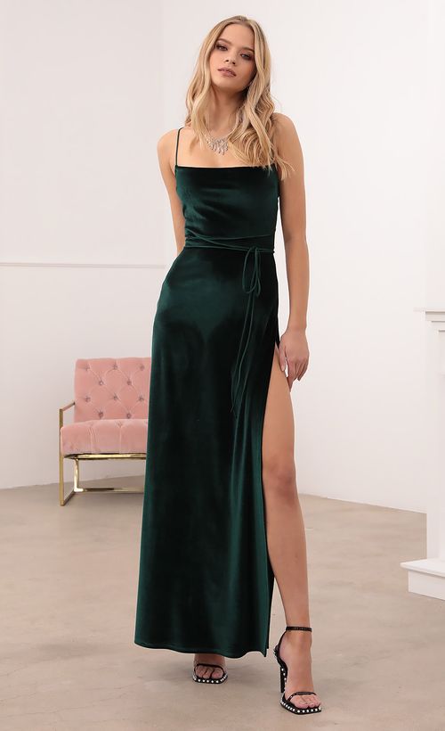 Picture Tessa Luxe Velvet Maxi in Emerald Green. Source: https://media.lucyinthesky.com/data/Dec20_1/500xAUTO/1V9A65981.JPG
