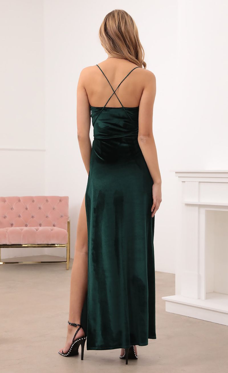 Picture Tessa Luxe Velvet Maxi in Emerald Green. Source: https://media.lucyinthesky.com/data/Dec20_1/800xAUTO/1V9A6698.JPG