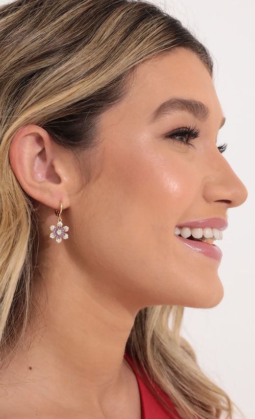 Picture Ice Queen Earring Set. Source: https://media.lucyinthesky.com/data/Dec21_2/500xAUTO/1V9A0585.JPG