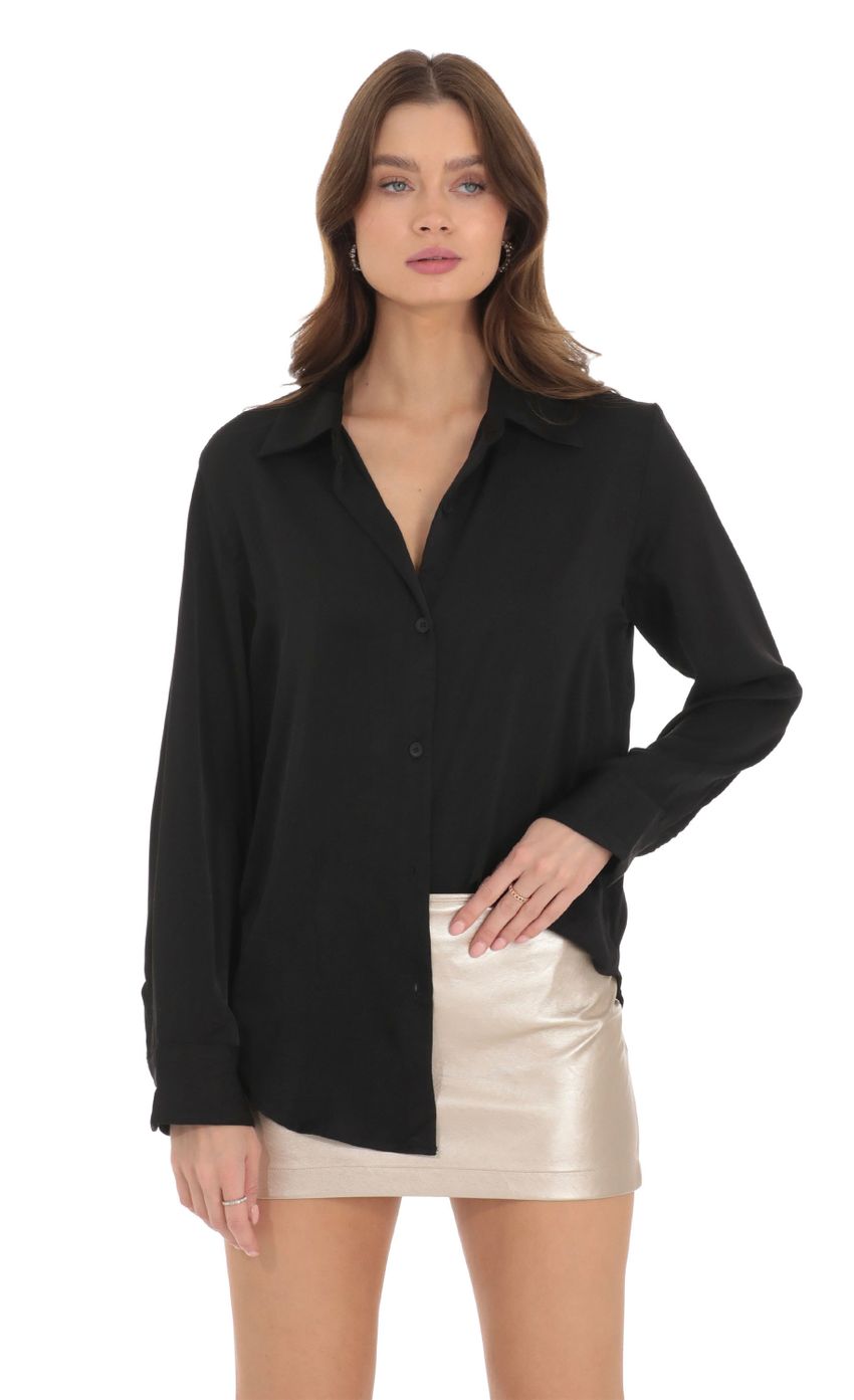 Picture Relaxed Button Down Shirt in Black. Source: https://media.lucyinthesky.com/data/Dec23/850xAUTO/8a733746-3d3f-4149-9fdb-1d6c77aef689.jpg