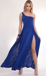 Picture London Shoulder Maxi in Royal Blue. Source: https://media.lucyinthesky.com/data/Feb20_2/150xAUTO/781A5677.JPG