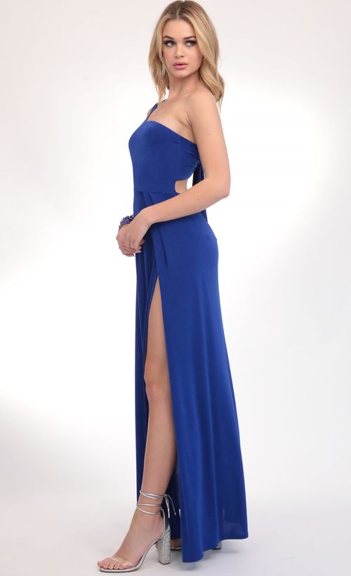 Picture London Shoulder Maxi in Royal Blue. Source: https://media.lucyinthesky.com/data/Feb20_2/500xAUTO/781A5632.JPG