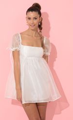 Picture Emerson Baby Doll Dress in White Daisy. Source: https://media.lucyinthesky.com/data/Feb22_2/150xAUTO/1V9A5998.JPG