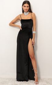 Picture thumb Giana Velvet Maxi in Black. Source: https://media.lucyinthesky.com/data/Jan19_1/170xAUTO/0Y5A9092.JPG