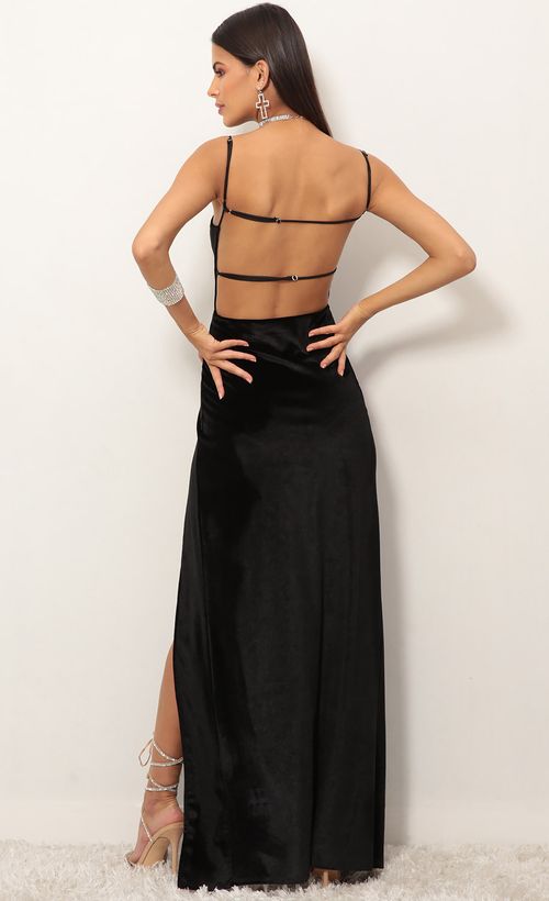 Picture Giana Velvet Maxi in Black. Source: https://media.lucyinthesky.com/data/Jan19_1/500xAUTO/0Y5A9136.JPG