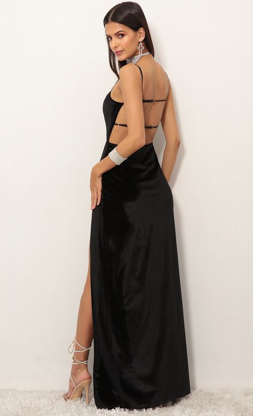 Picture Giana Velvet Maxi in Black. Source: https://media.lucyinthesky.com/data/Jan19_1/500xAUTO/0Y5A9140.JPG