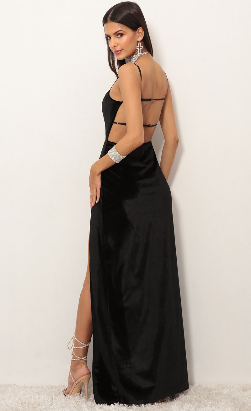 Picture Giana Velvet Maxi in Black. Source: https://media.lucyinthesky.com/data/Jan19_1/800xAUTO/0Y5A9140.JPG