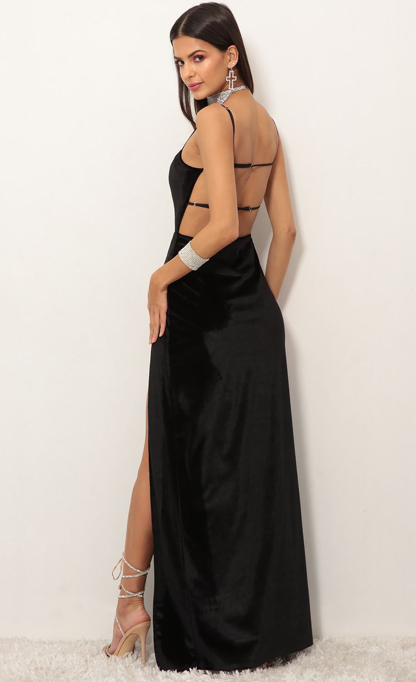 Picture Giana Velvet Maxi in Black. Source: https://media.lucyinthesky.com/data/Jan19_1/850xAUTO/0Y5A9140.JPG