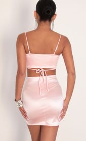 Picture thumb Celeste Satin Edge Set in Light Pink. Source: https://media.lucyinthesky.com/data/Jan20_2/170xAUTO/781A1446.JPG