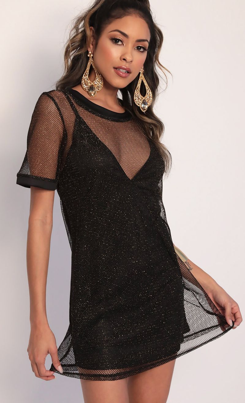 Picture Sparkling Gold Shift Dress in Black. Source: https://media.lucyinthesky.com/data/Jan20_2/800xAUTO/781A1774.JPG