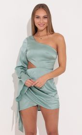 Picture thumb Erin One Flare Sleeve Dress in Mint. Source: https://media.lucyinthesky.com/data/Jan22_1/170xAUTO/1V9A6225.JPG