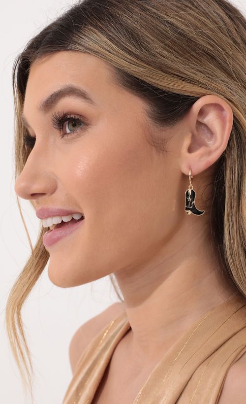 Picture Urban Cowgirl Earring in Black. Source: https://media.lucyinthesky.com/data/Jan22_1/500xAUTO/1V9A5847.JPG