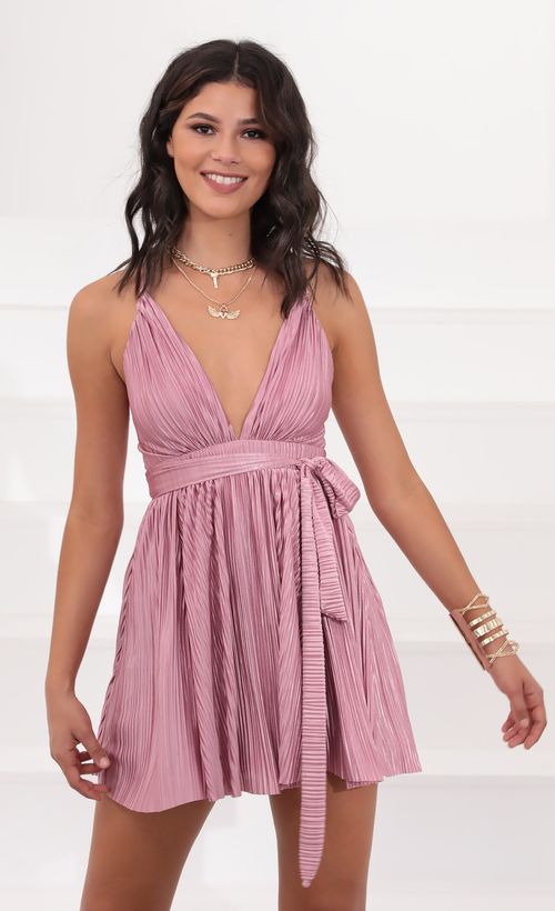 Picture Marcia Dress in Pink. Source: https://media.lucyinthesky.com/data/Jul20_2/500xAUTO/781A1009.JPG