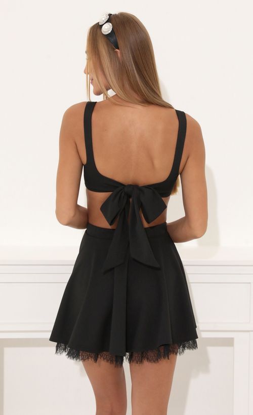 Picture Syd Crepe Two Piece Set in Black. Source: https://media.lucyinthesky.com/data/Jul22_1/500xAUTO/1V9A27671.JPG