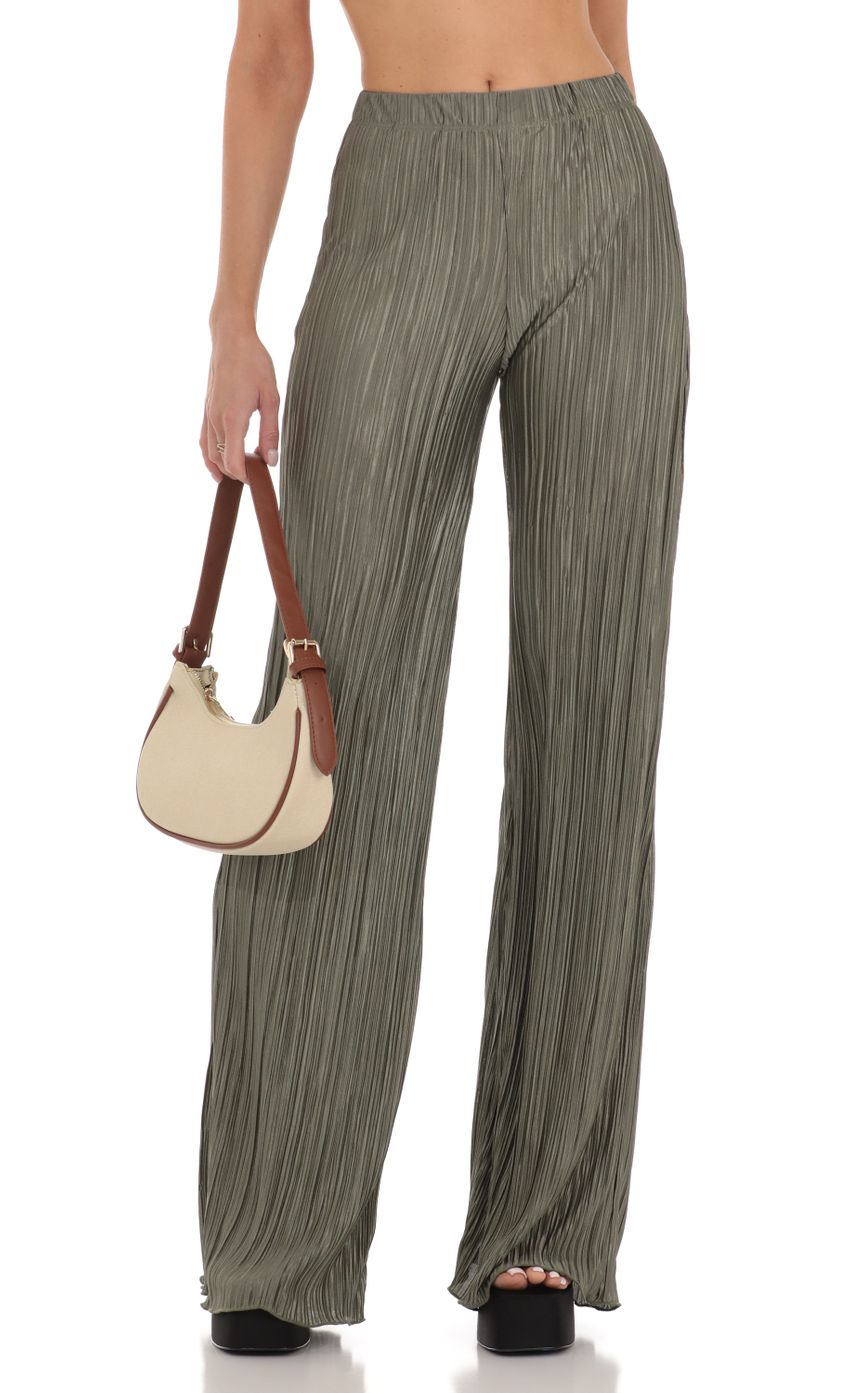 Picture Anis Pleated Two Piece Set in Green. Source: https://media.lucyinthesky.com/data/Jul23/850xAUTO/232ce1ae-49b1-496b-9b53-5617cb1502d9.jpg
