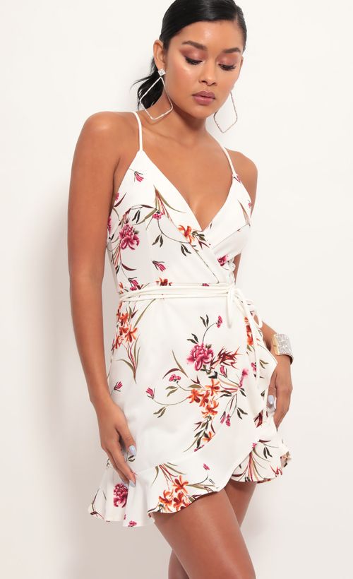 Picture Carisa Ruffle Dress in White Floral. Source: https://media.lucyinthesky.com/data/Jun19_2/500xAUTO/781A6009.JPG