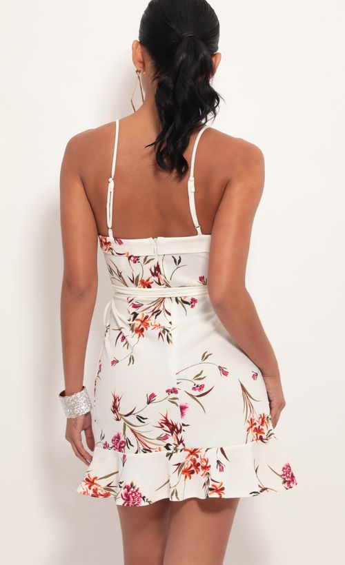 Picture Carisa Ruffle Dress in White Floral. Source: https://media.lucyinthesky.com/data/Jun19_2/500xAUTO/781A6038.JPG