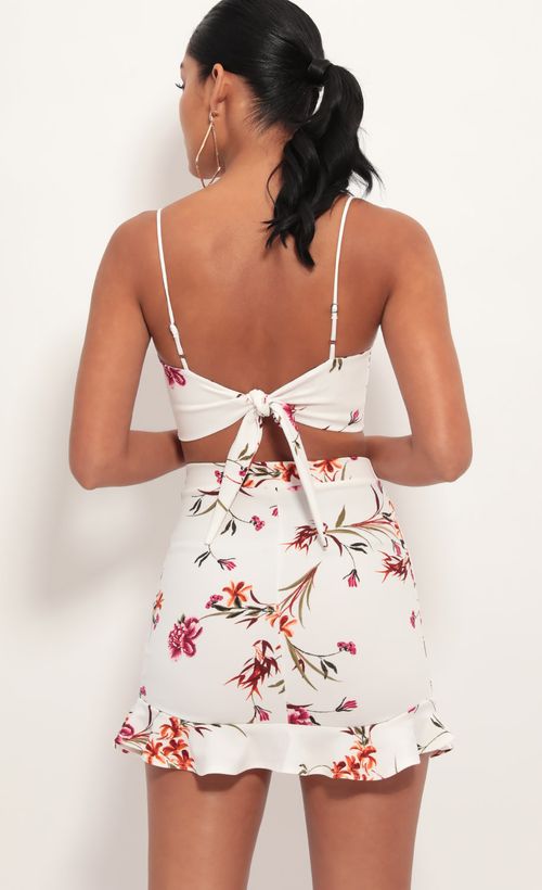 Picture Monroe Ruffle Set in White Floral. Source: https://media.lucyinthesky.com/data/Jun19_2/500xAUTO/781A6157.JPG