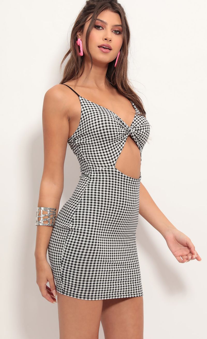 Picture Scarlett Front Twist Dress in Gingham. Source: https://media.lucyinthesky.com/data/Jun19_2/800xAUTO/781A3313.JPG