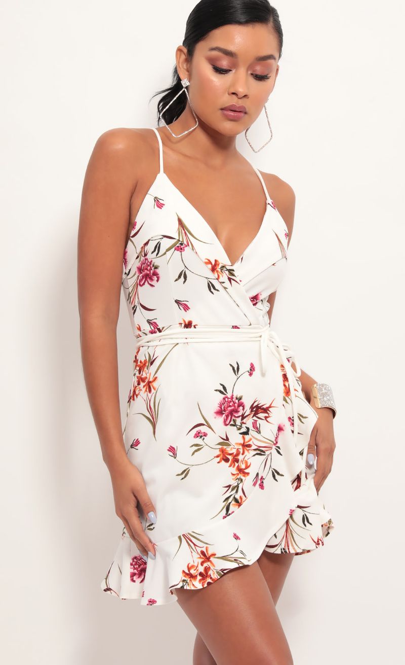 Picture Carisa Ruffle Dress in White Floral. Source: https://media.lucyinthesky.com/data/Jun19_2/800xAUTO/781A6009.JPG