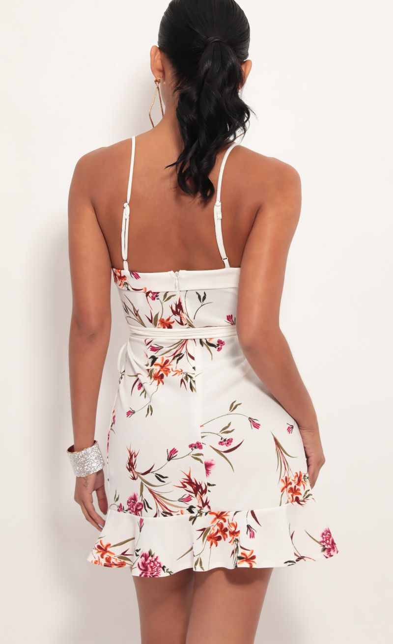Picture Carisa Ruffle Dress in White Floral. Source: https://media.lucyinthesky.com/data/Jun19_2/800xAUTO/781A6038.JPG