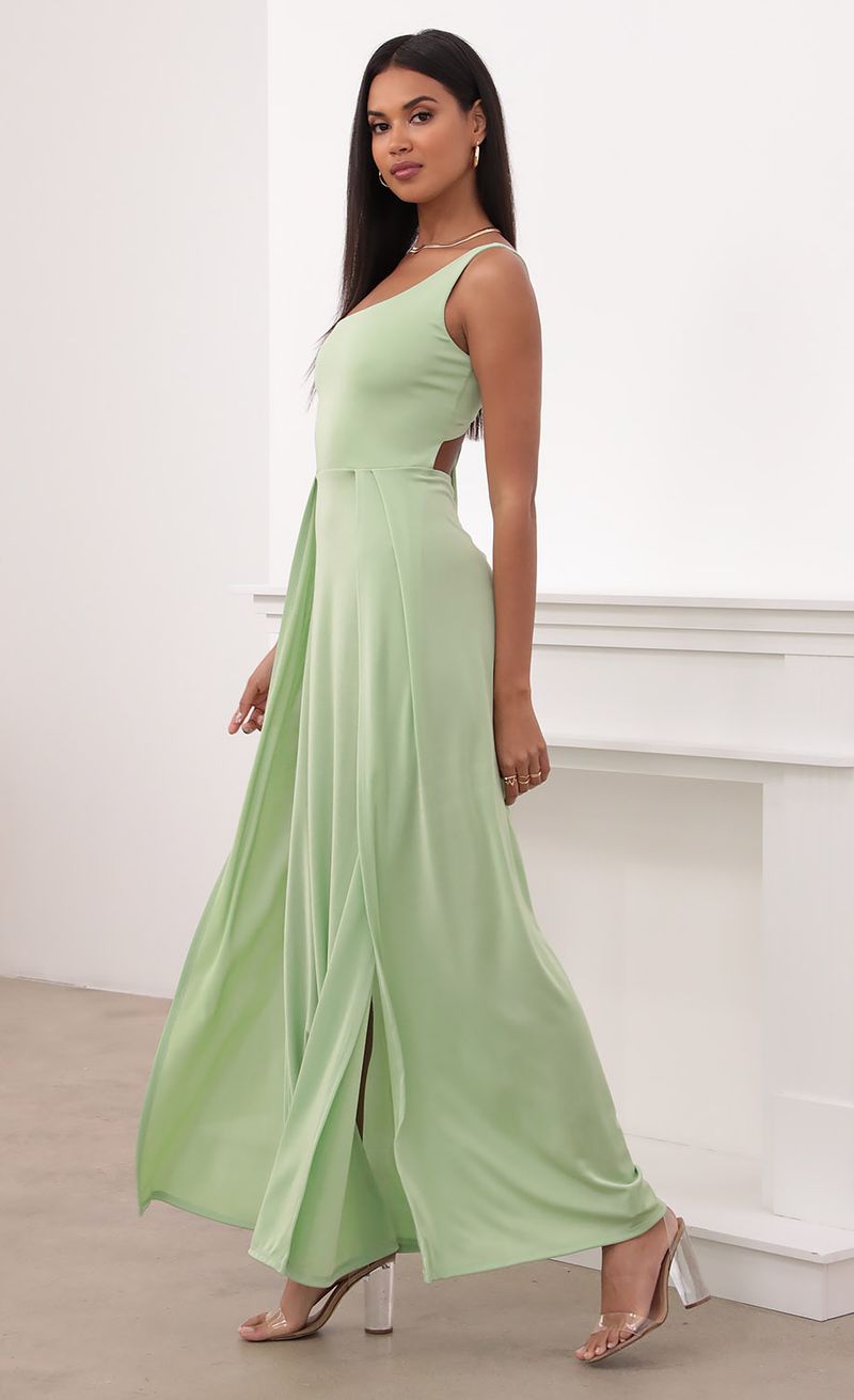 Picture London Shoulder Maxi in Matcha Green. Source: https://media.lucyinthesky.com/data/Jun21_1/800xAUTO/1V9A1944.JPG
