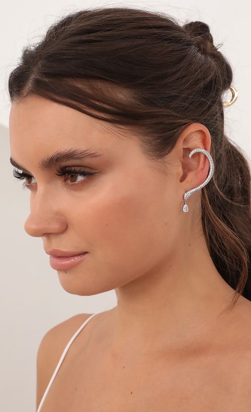 Picture Faith Crystal Studded Ear Cuff. Source: https://media.lucyinthesky.com/data/Jun21_2/500xAUTO/AT2A4056.JPG