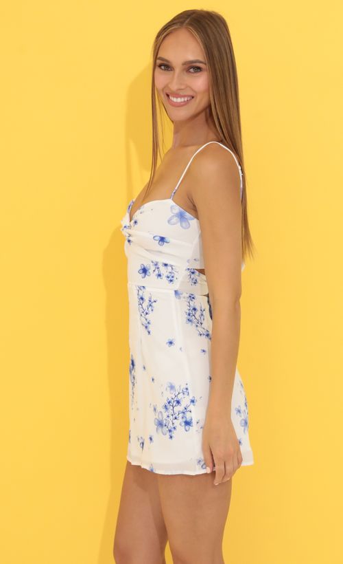 Picture Evelyn Floral Front Twist Dress in White. Source: https://media.lucyinthesky.com/data/Jun22_1/500xAUTO/1V9A7418.JPG