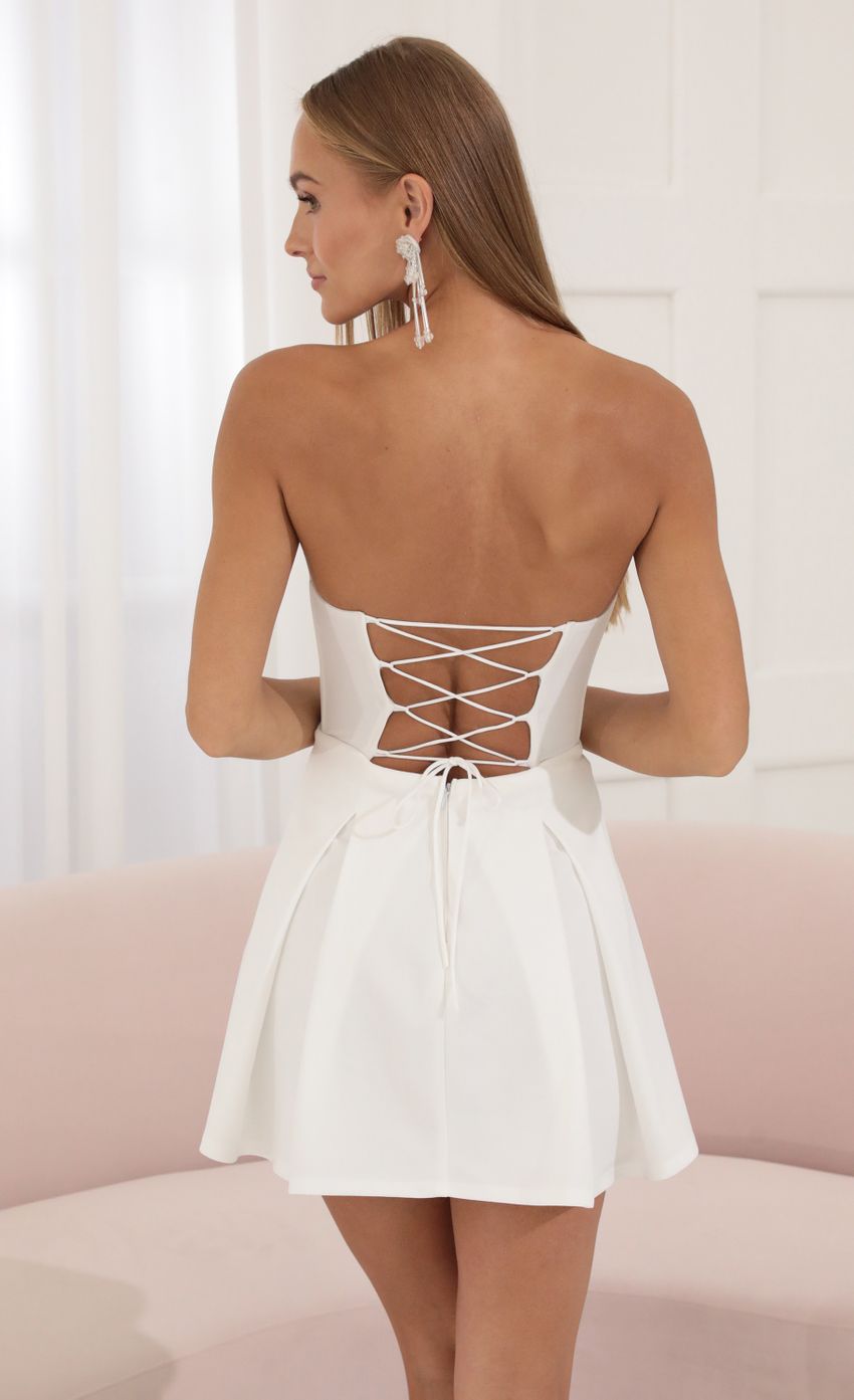 Picture Elane Crepe Corset Dress in White. Source: https://media.lucyinthesky.com/data/Jun22_2/850xAUTO/1V9A4419.JPG