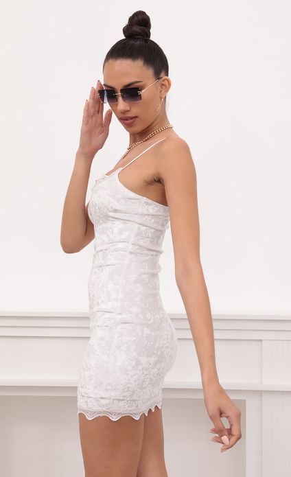 Party dresses > Lace Bodycon Velvet Dress In White
