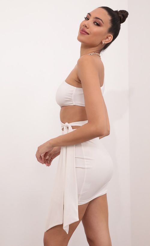 Picture Kamila Cutout Dress in Ivory Shimmer. Source: https://media.lucyinthesky.com/data/Mar21_2/500xAUTO/1V9A7201.JPG