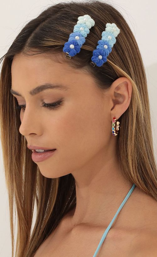 Picture Spring Crush Hair Clip in Blue. Source: https://media.lucyinthesky.com/data/Mar22_2/500xAUTO/2V9A51571.JPG