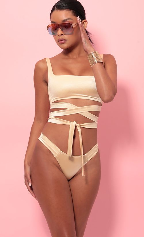 Picture Venice Glow Bikini in Light Gold. Source: https://media.lucyinthesky.com/data/May19_2/500xAUTO/781A1257.JPG