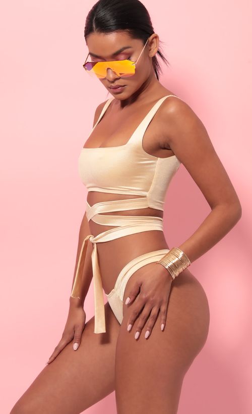 Picture Venice Glow Bikini in Light Gold. Source: https://media.lucyinthesky.com/data/May19_2/500xAUTO/781A1274.JPG