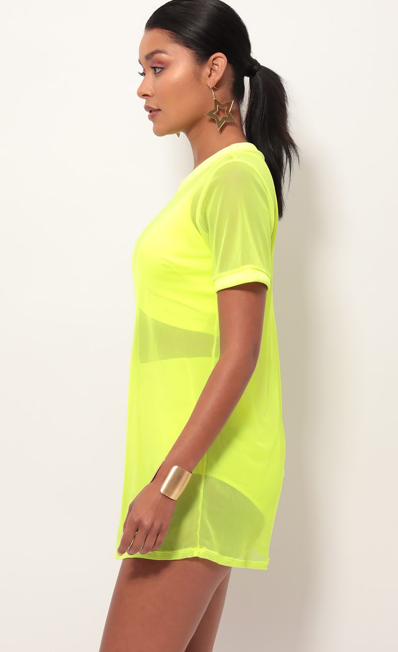 Picture Neon Yellow Edge Three Piece Set. Source: https://media.lucyinthesky.com/data/May19_2/800xAUTO/781A8391.JPG