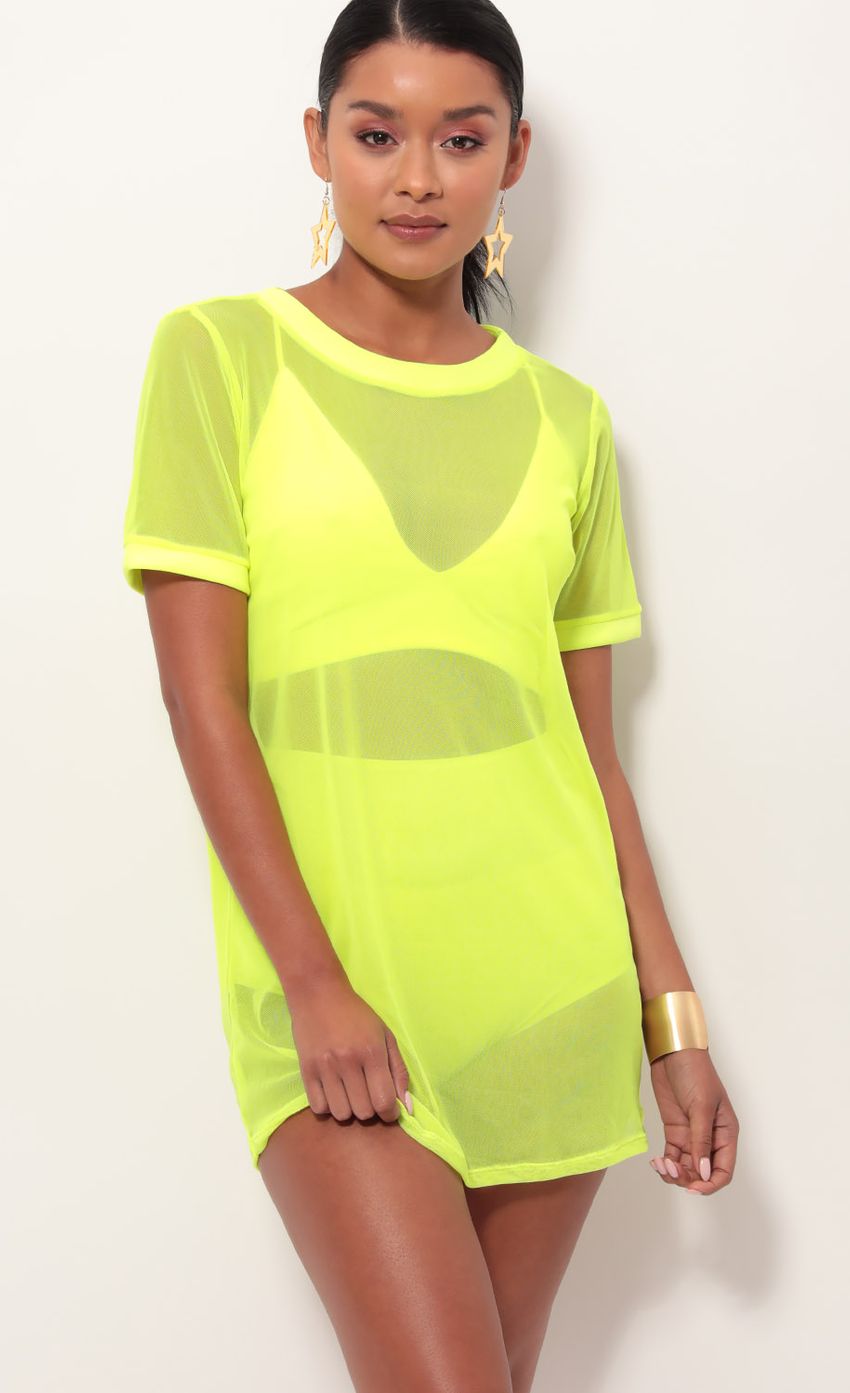 Picture Neon Yellow Edge Three Piece Set. Source: https://media.lucyinthesky.com/data/May19_2/850xAUTO/781A8379.JPG