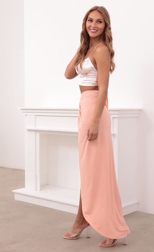 Picture Chase Maxi Set in White and Salmon. Source: https://media.lucyinthesky.com/data/May21_1/500xAUTO/1V9A0323.JPG
