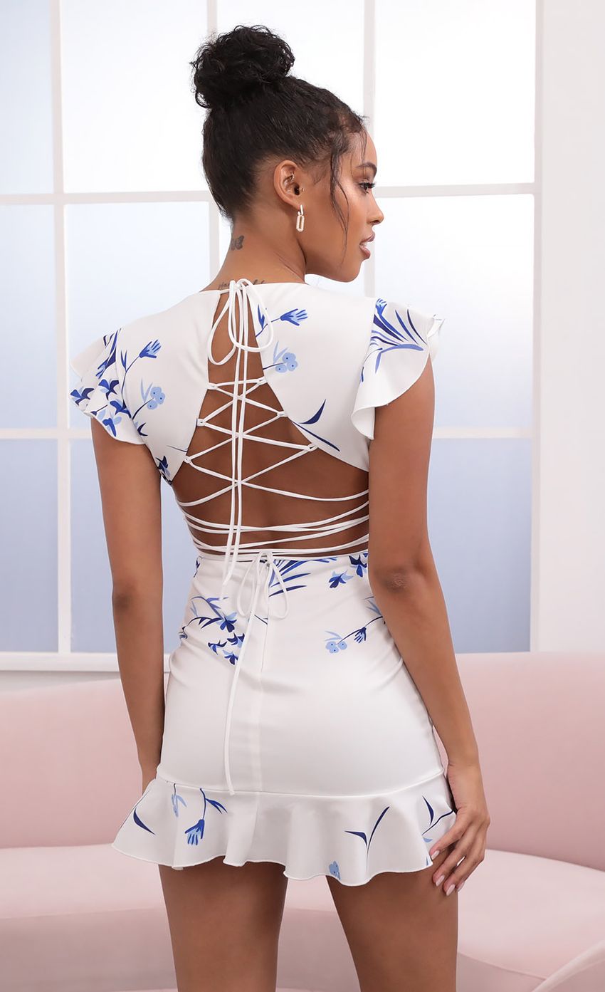 Picture Brandy Lace-Up Back in Floral Blue. Source: https://media.lucyinthesky.com/data/May21_1/850xAUTO/1V9A3540S.JPG