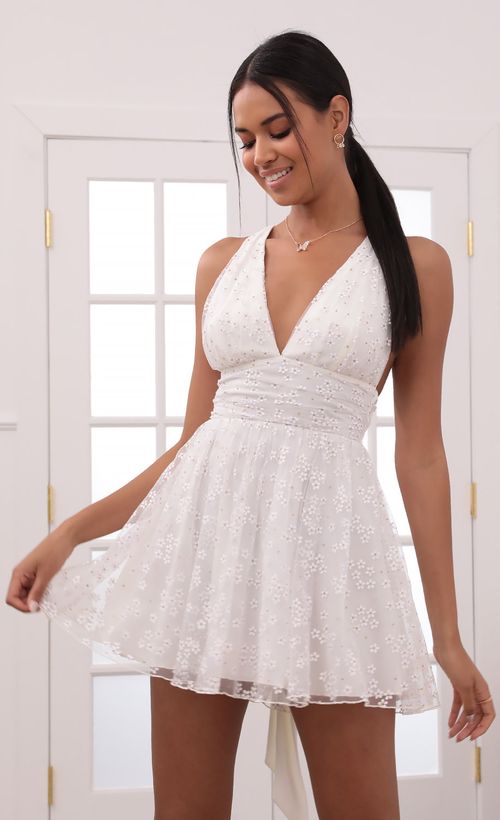 Picture Marguerite Plunge A-Line Dress in White Daisies. Source: https://media.lucyinthesky.com/data/May21_2/500xAUTO/1V9A29841.JPG